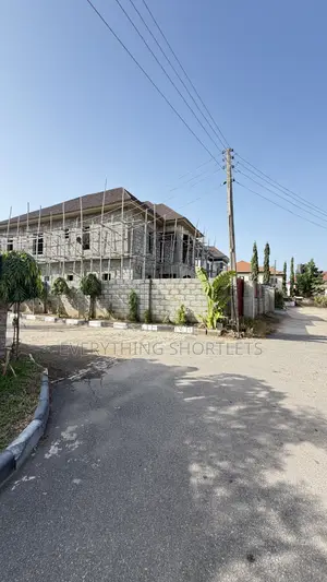 5bdrm Duplex in Dakwo District for sale