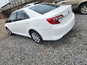 Toyota Camry SE 4dr Sedan (2.5L 4cyl 6A) 2015 White