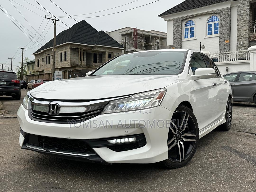 Honda Accord Touring 4dr Sedan FWD (3.5L 6cyl 6A) 2016 White