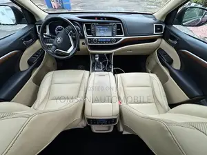 Toyota Highlander Limited Platinum 4x4 V6 (3.5L 6cyl 8A) 2017 Burgundy