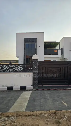 5bdrm Duplex in Jericho for sale