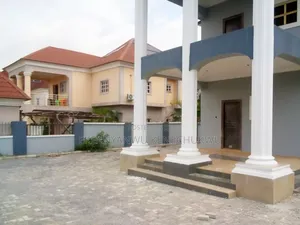 4bdrm Duplex in Basic Estate for rent