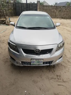 Toyota Corolla 2010 Silver