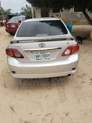 Toyota Corolla 2010 Silver