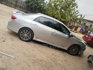 Toyota Corolla 2010 Silver
