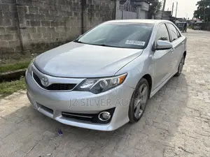 Toyota Camry SE V6 4dr Sedan (3.5L 6cyl 6A) 2013 Silver