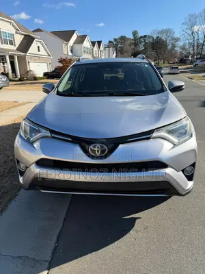 Toyota RAV4 XLE FWD (2.5L 4cyl 6A) 2017 Silver
