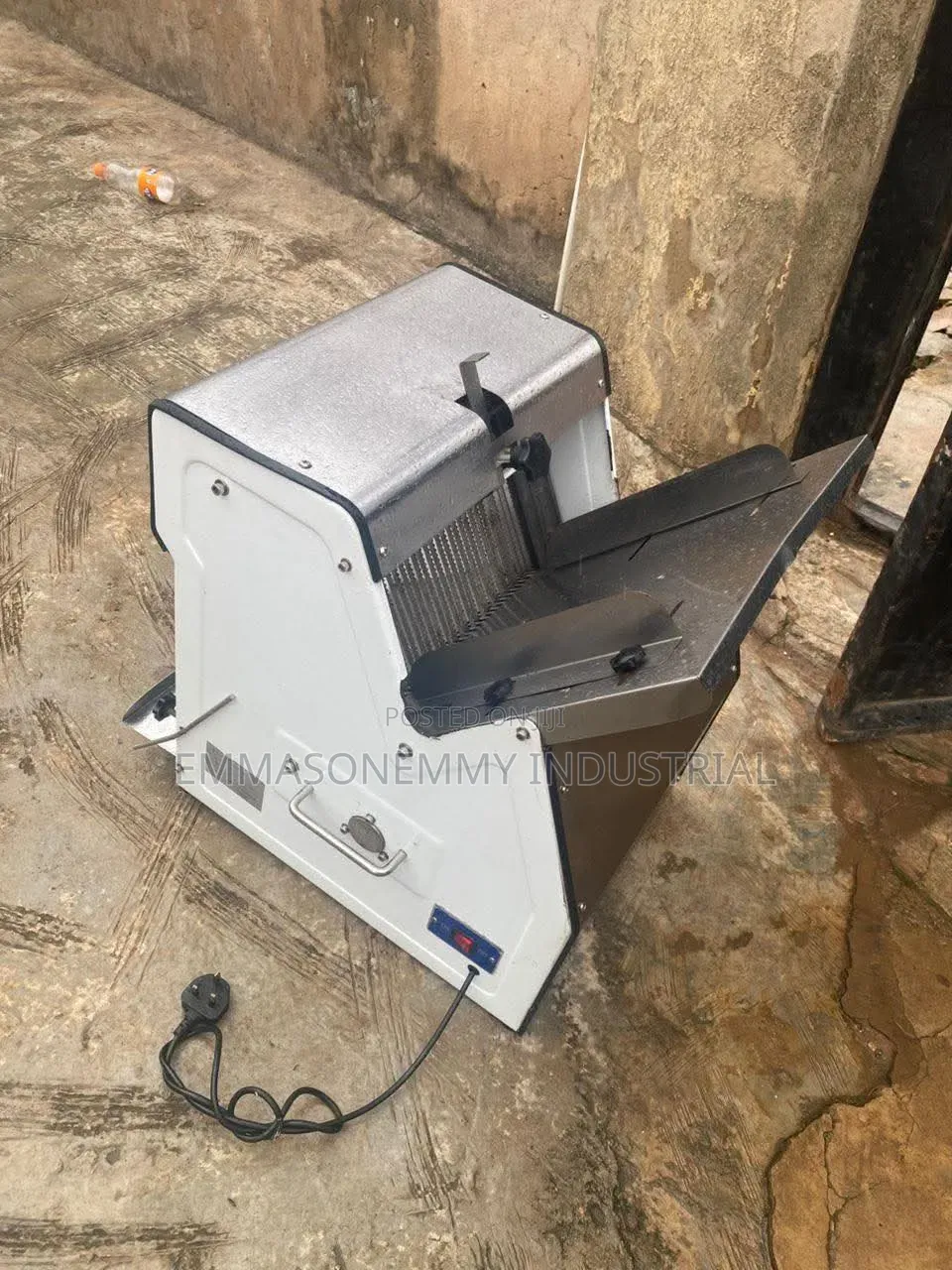 Industrial Bread Slicer Machine