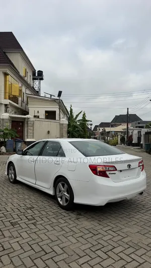 Toyota Camry SE 4dr Sedan (2.5L 4cyl 6A) 2013 White
