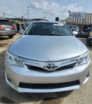 Toyota Camry XLE 4dr Sedan (2.5L 4cyl 6A) 2013 Silver
