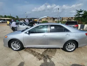 Toyota Camry XLE 4dr Sedan (2.5L 4cyl 6A) 2013 Silver