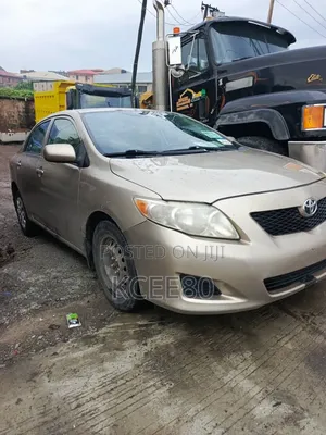 Toyota Corolla 2010 Gold