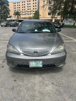 Toyota Camry LE 4dr Sedan (2.4L 4cyl 5A) 2005 Gray