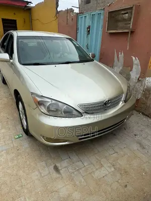 Toyota Camry LE 4dr Sedan (2.4L 4cyl 5M) 2002 Gold