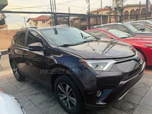 Toyota RAV4 XLE AWD (2.5L 4cyl 6A) 2017 Burgundy