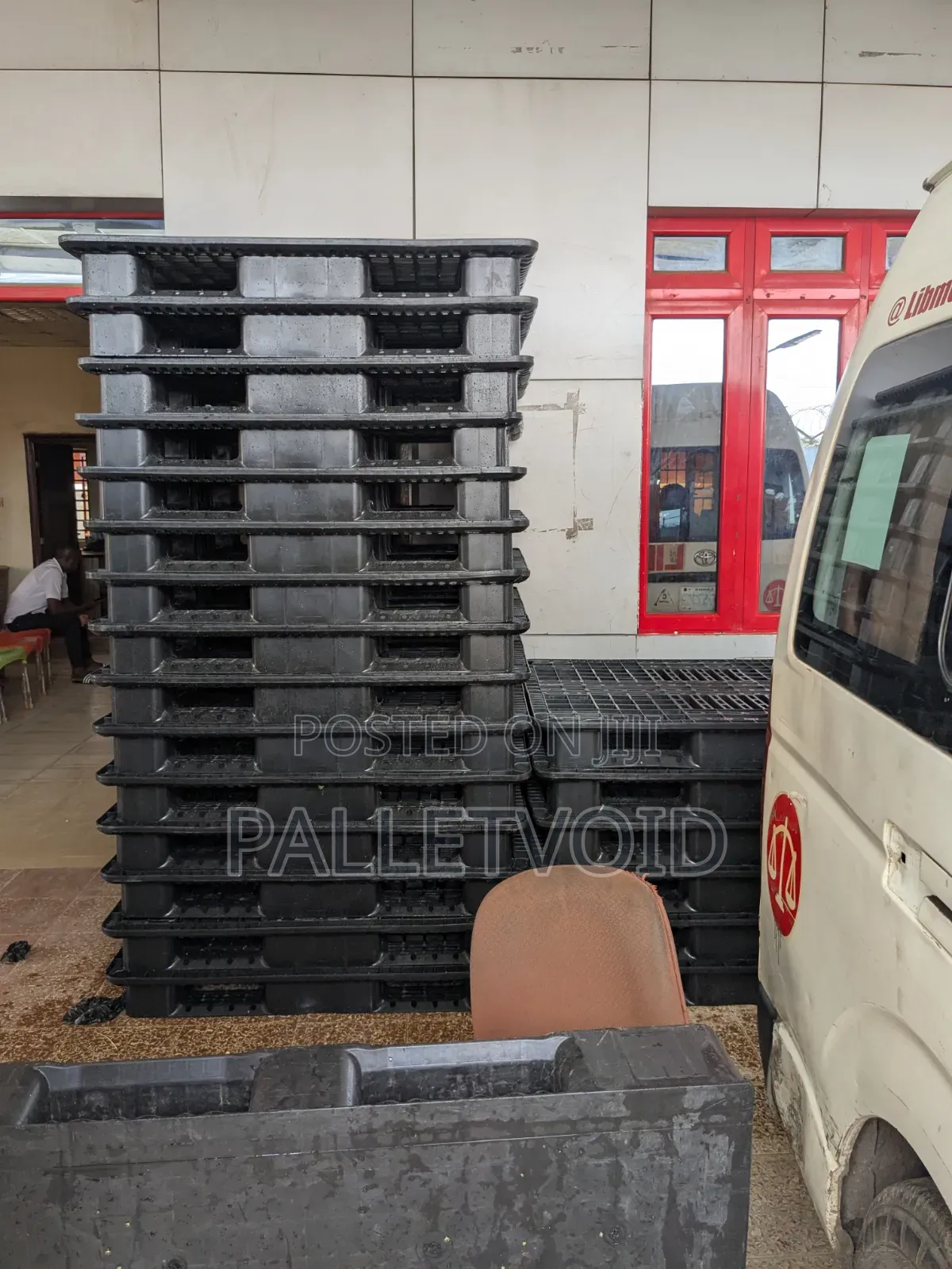 Plastic Pallets for Lifting Heavy Loads