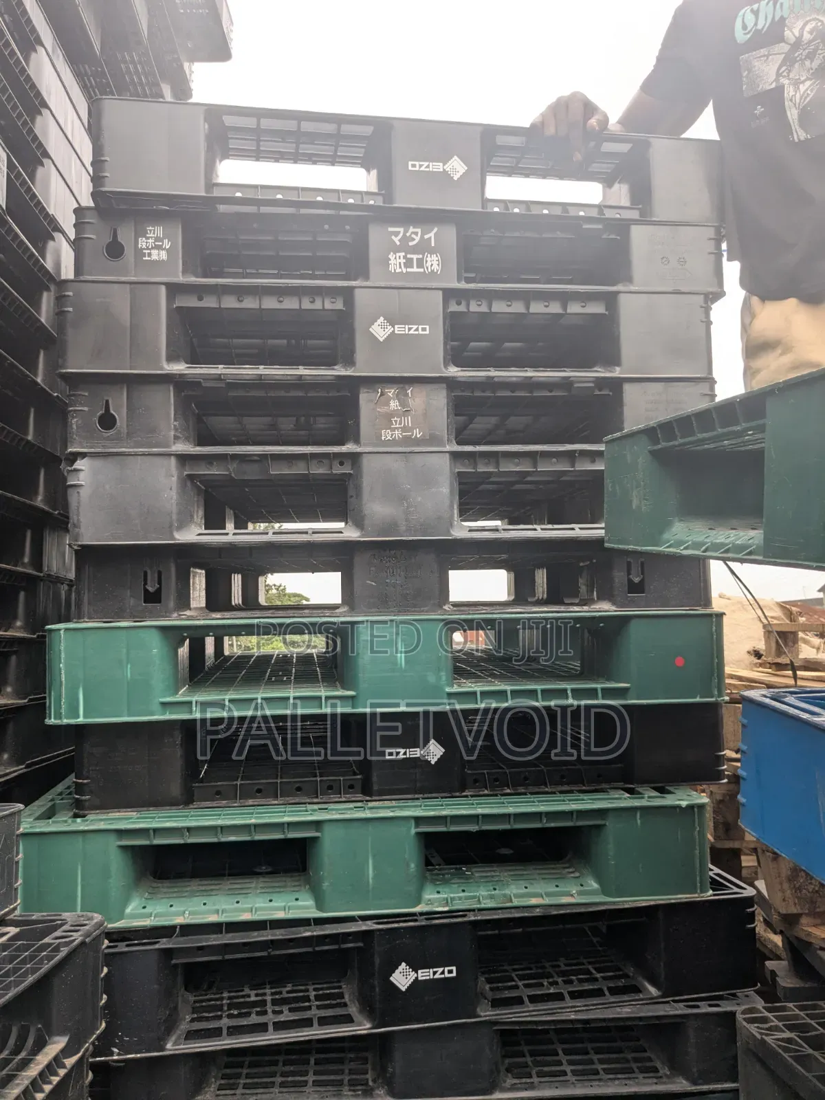 Plastic Pallets for Lifting Heavy Loads