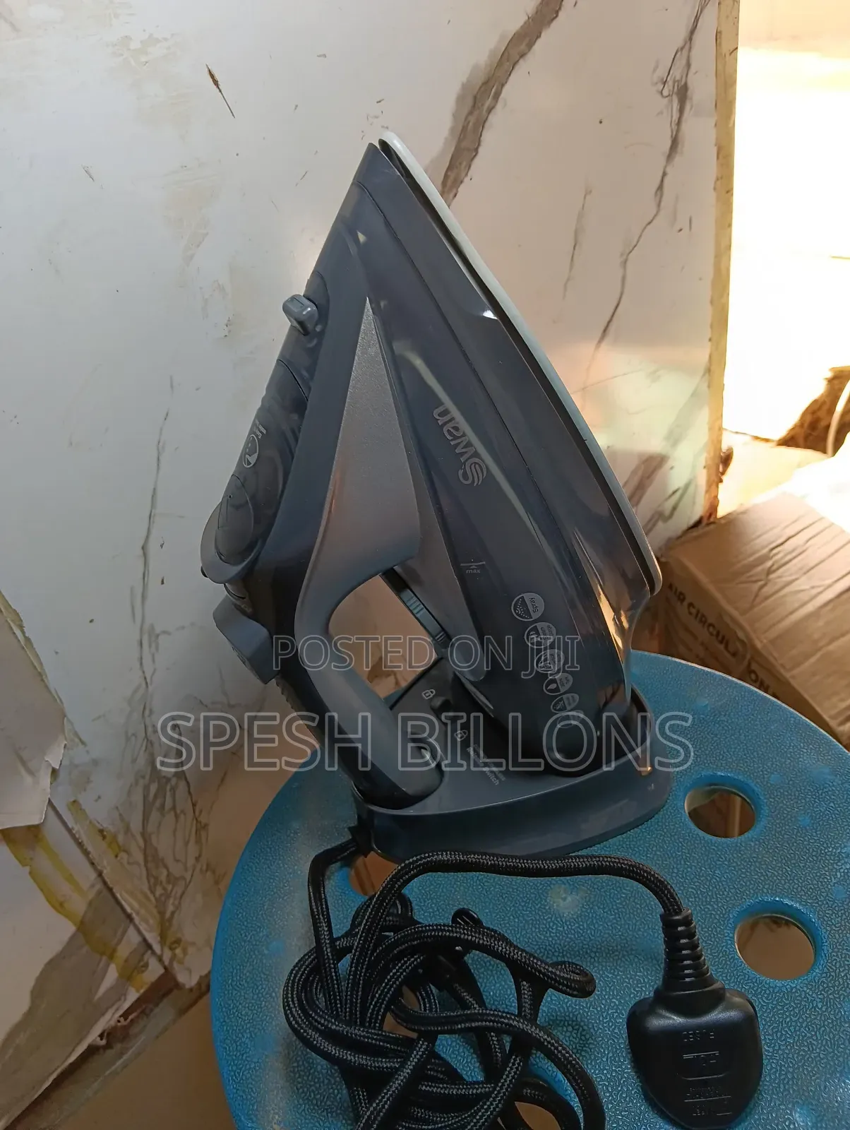Rechargeable/Cordless Steaming Iron Inverter Friendly, Very Efficient