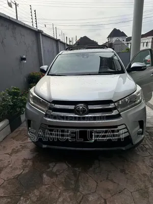 Toyota Highlander XLE 4x4 V6 (3.5L 6cyl 8A) 2018 Silver