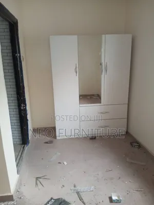 3 Door Wardrobe With Mirror
