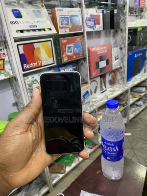 Apple iPhone XR 64 GB White