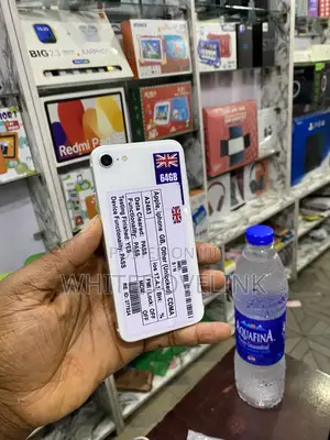 Apple iPhone XR 64 GB White