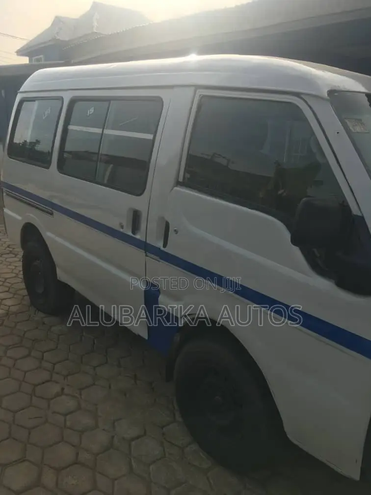 Nissan Vanette 1993 White