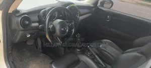 Mini Cooper 2017 Off white
