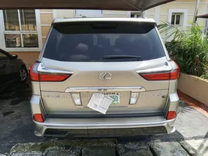 Lexus LX 570 (5 seats) AWD 2016 Gold