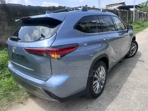 Toyota Highlander Platinum 2022 Blue
