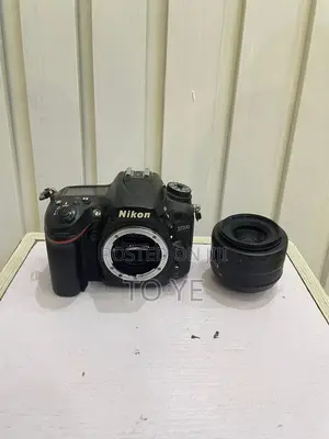 Neatly Used Nikon D7200 With 35mm Prime Lens