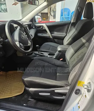 Toyota RAV4 LE FWD (2.5L 4cyl 6A) 2017 White