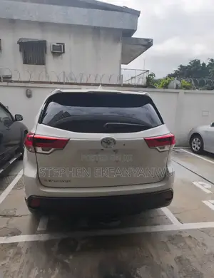 Toyota Highlander XLE 4dr SUV AWD (3.5L 6cyl 6A) 2015 White
