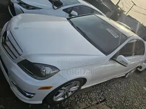 Mercedes-Benz C300 Sport 4Matic Sedan AWD (3.5L 6cyl 7A) 2013 White
