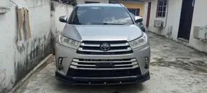 Toyota Highlander XLE 4x4 V6 (3.5L 6cyl 8A) 2018 Gray