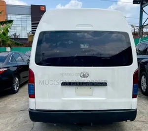 Toyota HiAce 2022 White