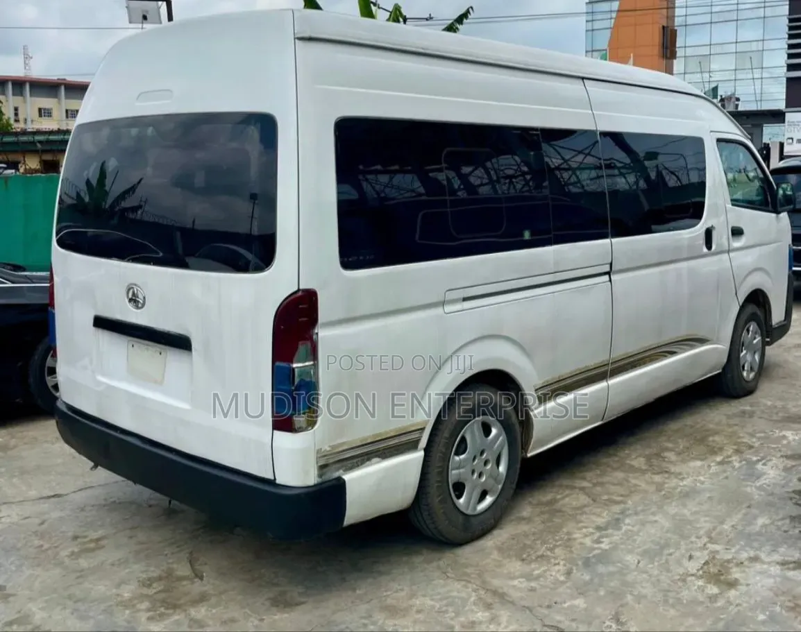 Toyota HiAce 2022 White