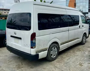 Toyota HiAce 2022 White