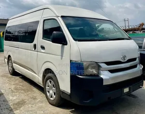 Toyota HiAce 2022 White
