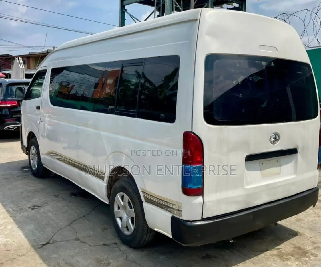 Toyota HiAce 2022 White