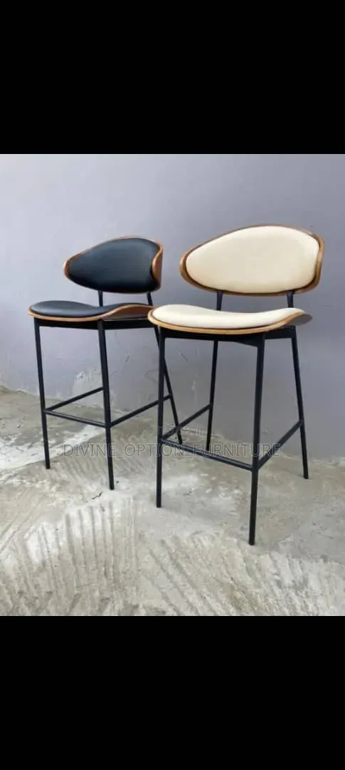 Contemporary Bar Stools With Table