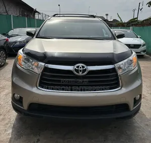 Toyota Highlander Limited V6 4x4 (3.5L 6cyl 6A) 2016 Gold
