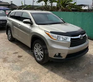 Toyota Highlander Limited V6 4x4 (3.5L 6cyl 6A) 2016 Gold