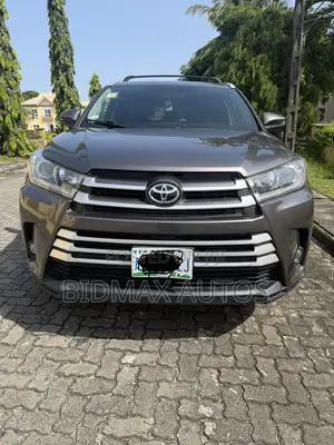 Toyota Highlander XLE V6 4x2 (3.5L 6cyl 6A) 2016 Gray