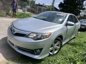 Toyota Camry SE 4dr Sedan (2.5L 4cyl 6A) 2014 Silver