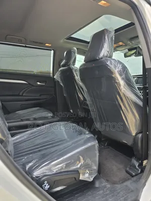 Toyota Highlander XLE 4x4 V6 (3.5L 6cyl 8A) 2017 White