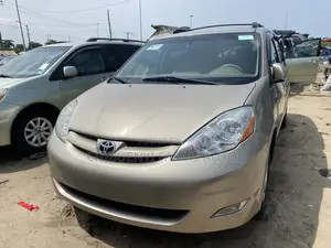 Toyota Sienna XLE 2007 Gold