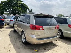 Toyota Sienna XLE 2007 Gold