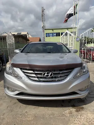 Hyundai Sonata SE Sedan FWD (2.4L 4cyl 6A) 2013 Silver