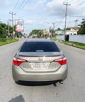 Toyota Corolla 2016 Gold